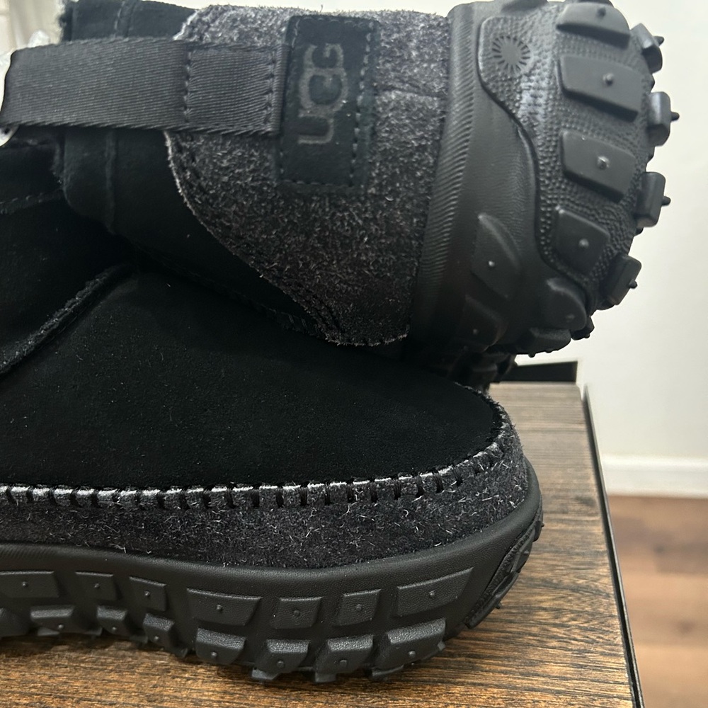 UGG ALL Gender Venture Daze Ultra Mini Boot
Black - men’s 11 & women’s 12 - Picture 8 of 8
